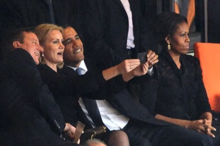 10 Foto Selfie yang Niatnya Ramai Di-like, Tapi Jadinya Dimarahi Orang Banyak. Hati-hati Makanya! 15