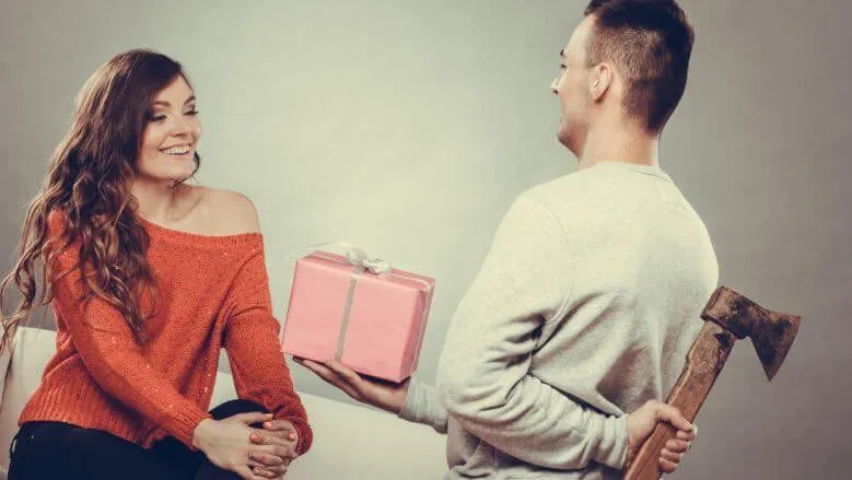 7 Hal yang Dilakukan Cowok soal Barang dari Mantannya. Cewek Mending Pilih-pilih Kalau Kasih Barang