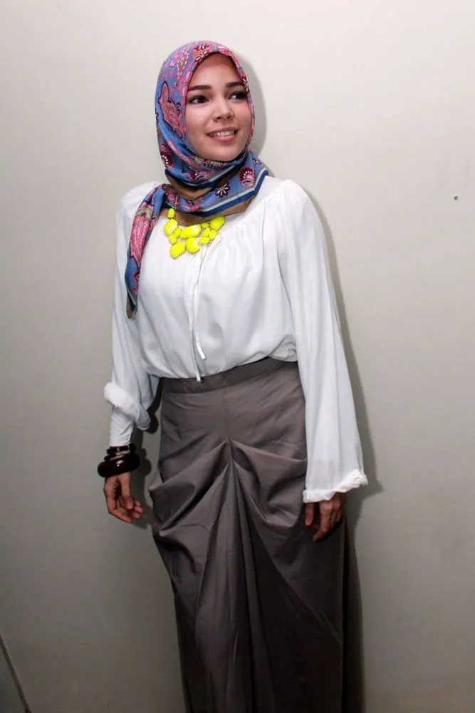 12 OOTD Kemeja Putih yang Nggak Membosankan & Simpel 18