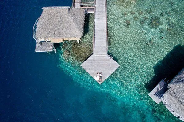 16 Foto Prewedding Unik nan Romantis yang Diambil dengan Drone, Yakin Nggak Kepingin? 19