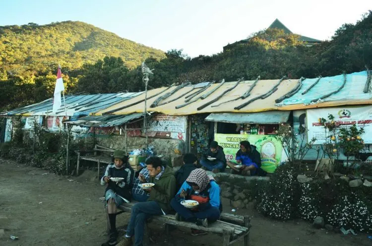 Warung Mbok Yem, Warung Tertinggi di Puncak Lawu 10