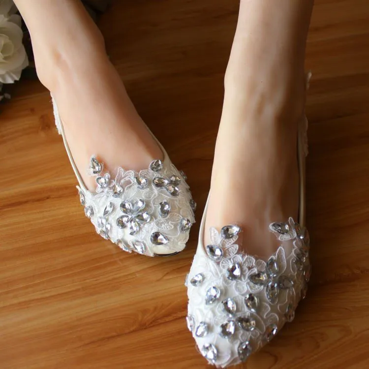 Untuk Cewek yang Menolak Memakai High Heels. Inilah 7 Gaya Sepatu Andalan Untukmu 8