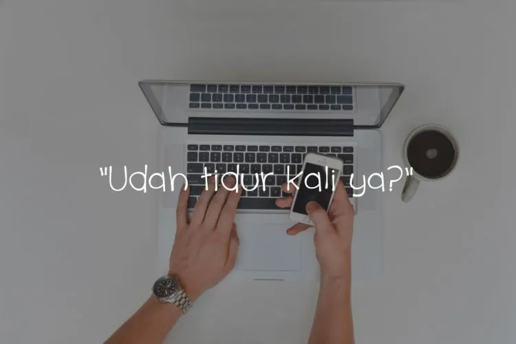 10 Pikiran Aneh Cowok Saat Cewek Incarannya Nggak Bales Chat. Jangan Dikira Adem-adem Aja! 12