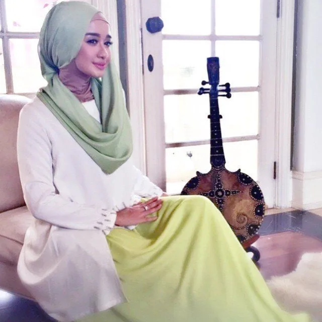 12 OOTD Kemeja Putih yang Nggak Membosankan & Simpel 20