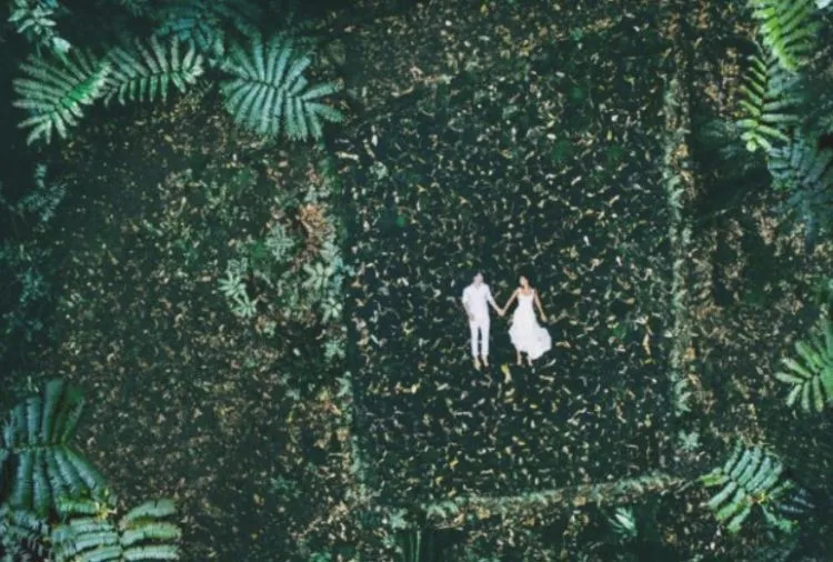 16 Foto Prewedding Unik nan Romantis yang Diambil dengan Drone, Yakin Nggak Kepingin? 30