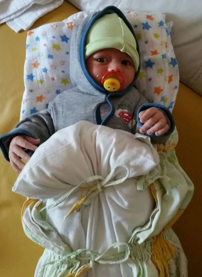 8 Foto yang Jadi Bukti Ayah Tahunya Anak Udah Pakai Baju Aja, Rapi atau Serasi Dipikir Kapan-Kapan 12