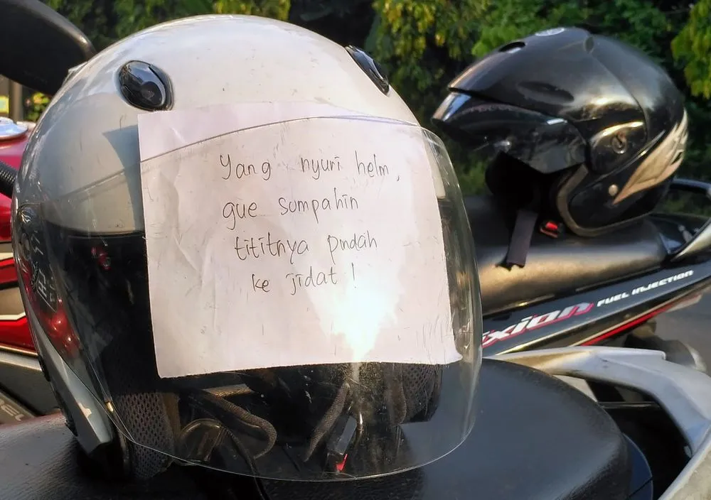 Terapkan 6+ Hal Sederhana Ini Agar Helmmu Nggak Raib Dibawa Maling. Demi Keamanan Nih! 14