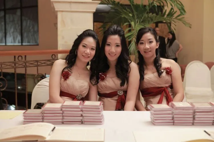 7 Trik 'Gila' Biar PD Pergi Kondangan Sendirian; Biar Single, Asyikin Aja! 13