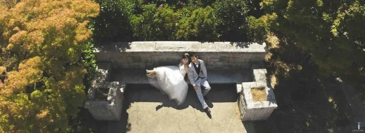 16 Foto Prewedding Unik nan Romantis yang Diambil dengan Drone, Yakin Nggak Kepingin? 28
