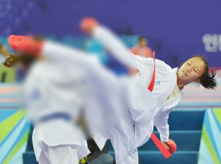 Kalau Atlet Renang Aja Disensor, Lama-Lama Hidup Kita Jadi Blur Semua Kayak 13 Foto Ini. Sebal Deh! 16