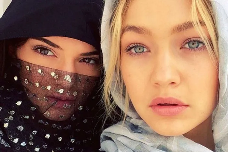 Jilbab Ternyata Nggak Cuma Soal Agama, 14 Seleb Hollywood Ini Pakai Juga dengan Berbagai Alasan 20