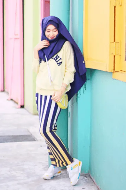 10 Inspirasi Pakaian Hijab Sporty Sekaligus Sopan untuk Kamu si Tomboy yang Aktif! 17