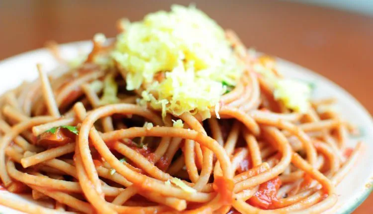 7 Resep Spaghetti Rumahan, Nggak Kalah Enak dari Restoran 12