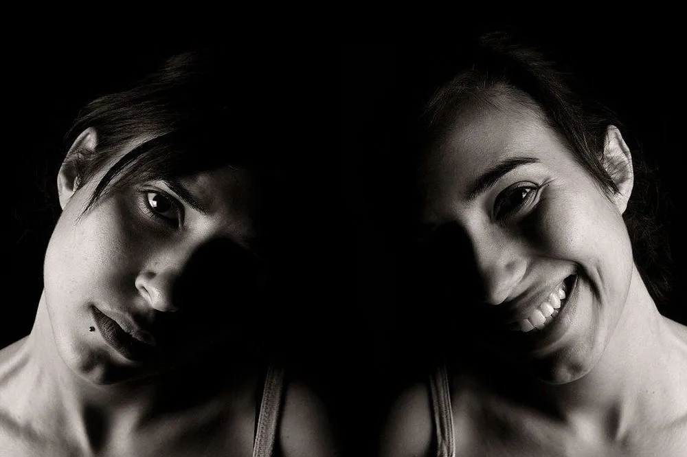Kenal Lebih Dekat dengan Bipolar. Sindrom yang Bikin Kamu Nangis dan Ketawa di Saat Berdekatan 9