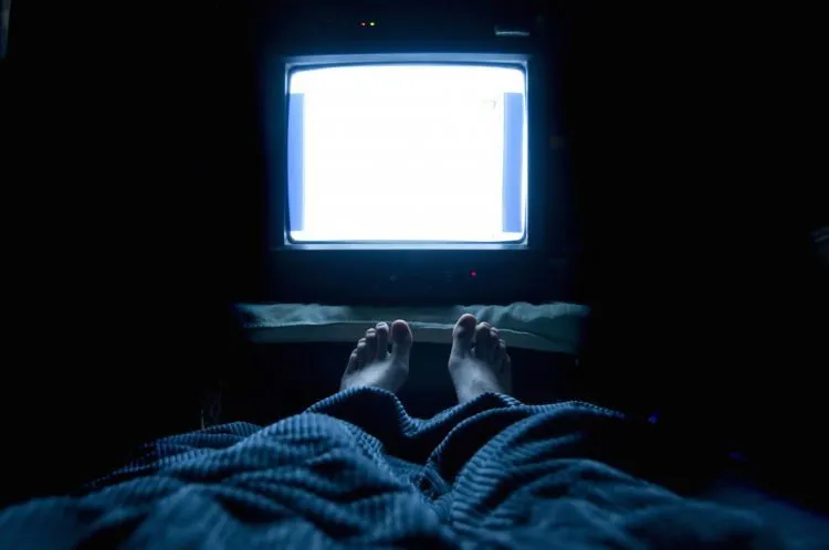 7 Kebiasaan Buruk Sebelum Tidur yang Harus Dihindari. Tubuhmu yang Merugi 10