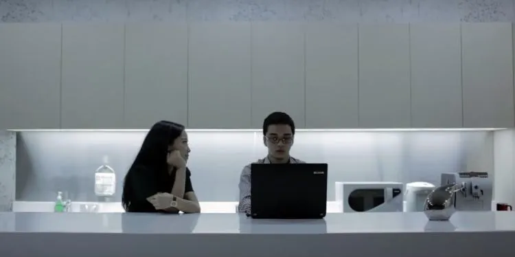 Kalau Cowokmu Workaholic, 6 Hal Ini Pasti Akrab Sama Kamu 8