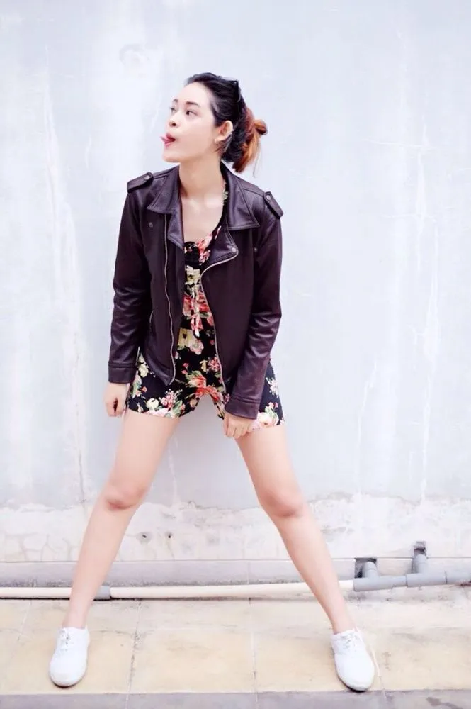 Sering Dikira Mau Layat Karena Pakai Baju Hitam? 12 Jurus Padu Padan Cantik Ini Harus Kamu Coba! 13