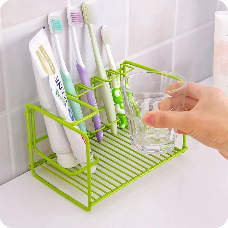 Punya Kamar Mandi Kecil dan Sempit? 10 Ide Ini Bisa Membuatnya Lebih Lengang dan Tertata 26