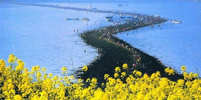 Aneh Tapi Nyata! Jalanan di Laut Perancis Ini Bisa Timbul Tenggelam. Kamu Berani Lewat Sana? 10