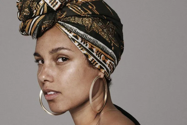 Lepaskan Ketergantunganmu Sama Make-Up! Ini Sekilas Kisah Alicia Keys Membebaskan Diri Dari Riasan 7