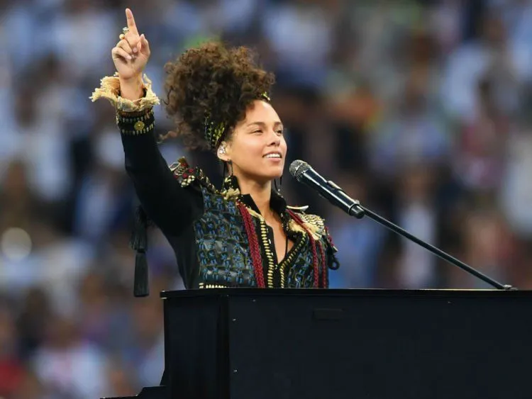 Lepaskan Ketergantunganmu Sama Make-Up! Ini Sekilas Kisah Alicia Keys Membebaskan Diri Dari Riasan 9