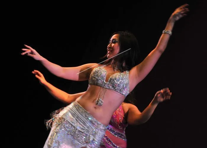 Walau Sering Dianggap Erotis, Belly Dance Ternyata Punya 6 Manfaat Keren Ini! 9