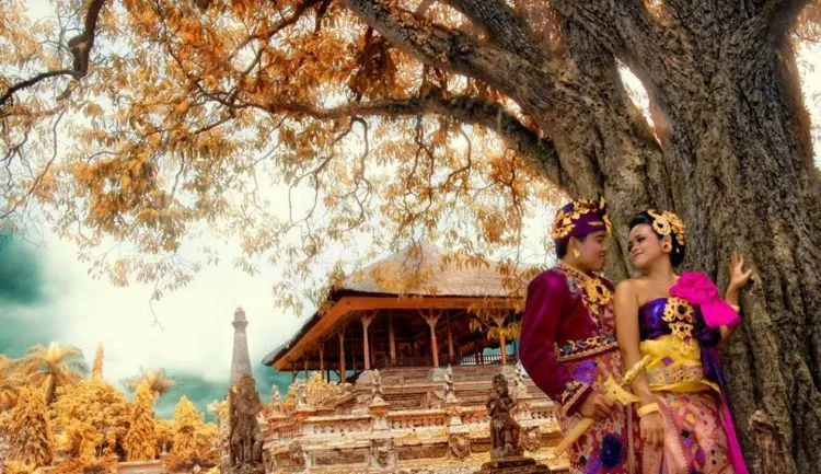 10 Kemewahan Foto Prewedding a la Bali yang Akan Bikin Kamu dan Calon Terlihat Menarik Hati 20