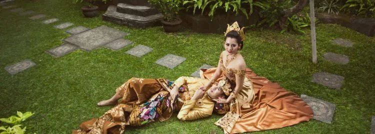 10 Kemewahan Foto Prewedding a la Bali yang Akan Bikin Kamu dan Calon Terlihat Menarik Hati 16