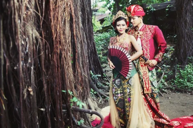 10 Kemewahan Foto Prewedding a la Bali yang Akan Bikin Kamu dan Calon Terlihat Menarik Hati 18