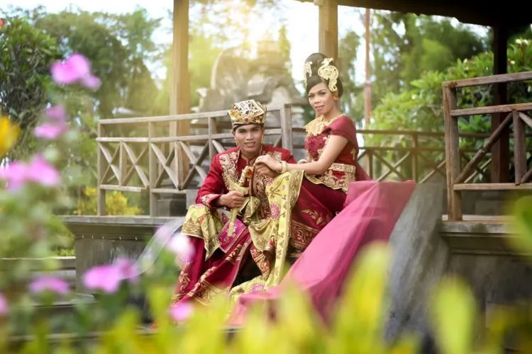 10 Kemewahan Foto Prewedding a la Bali yang Akan Bikin Kamu dan Calon Terlihat Menarik Hati 19