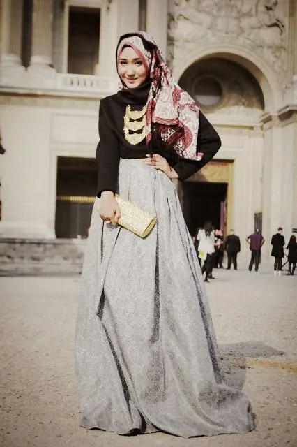 Agar Kondanganmu Tak Begitu-gitu Saja, Simak 12 Padu Padan Batik untuk Kamu yang Berhijab! 17