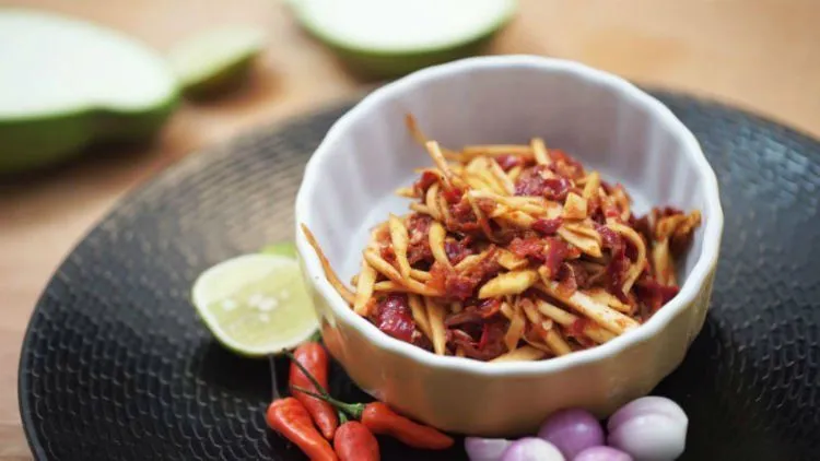 7 Resep Sambal Buatmu yang Kurang Suka Pedas. Enak, Tapi Nggak Bikin Lidah Panas! 14