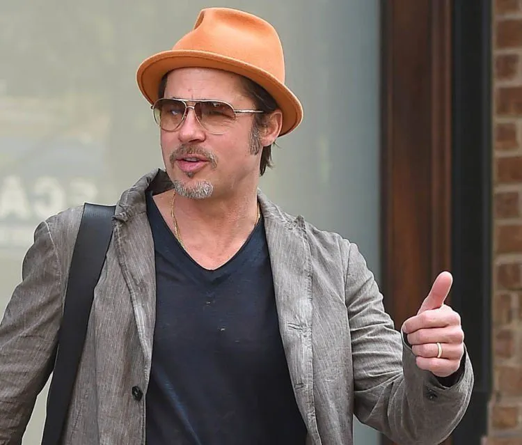 Meskipun Ganteng dan Penuh Gaya, Ternyata Brad Pitt Tetap Saja Bikin Angeline Jolie Menceraikannya 18