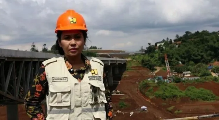 7 Perempuan Ini Berjuang Di 'Dunia Laki-Laki'. Semangatnya Patut Kamu Teladani 9