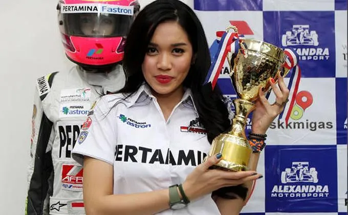 7 Perempuan Ini Berjuang Di 'Dunia Laki-Laki'. Semangatnya Patut Kamu Teladani 11