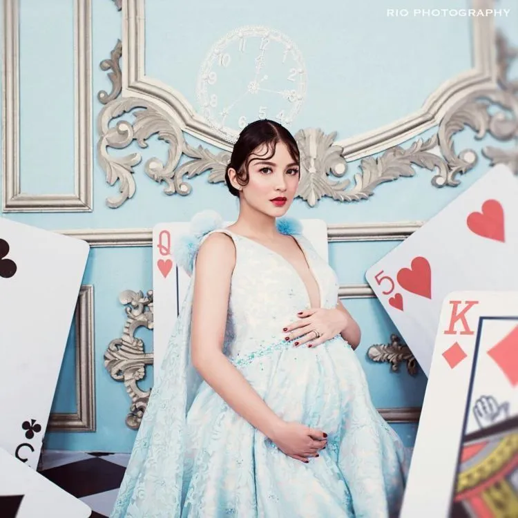 Kehamilan Adalah Anugerah, Abadikan Tahapannya dengan Inspirasi Foto Prenatal A La Chelsea Olivia Ini 24