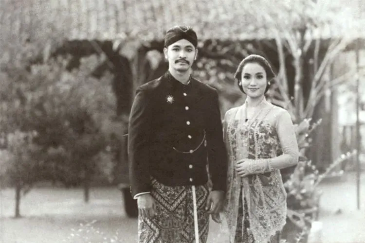 16 Inspirasi Foto Prewedding Bertemakan Tradisional! Berkesan Arif Dan Berbudaya! 32