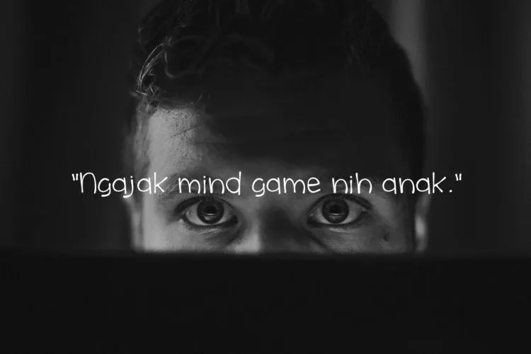 10 Pikiran Aneh Cowok Saat Cewek Incarannya Nggak Bales Chat. Jangan Dikira Adem-adem Aja! 14