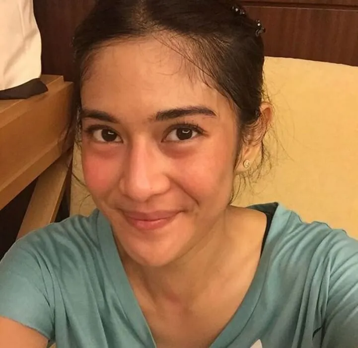 Seperti Apa Rupa 15 Seleb Ini dalam Kondisi Tanpa Make-Up? Mungkin Kamu Justru Makin Kesengsem 46