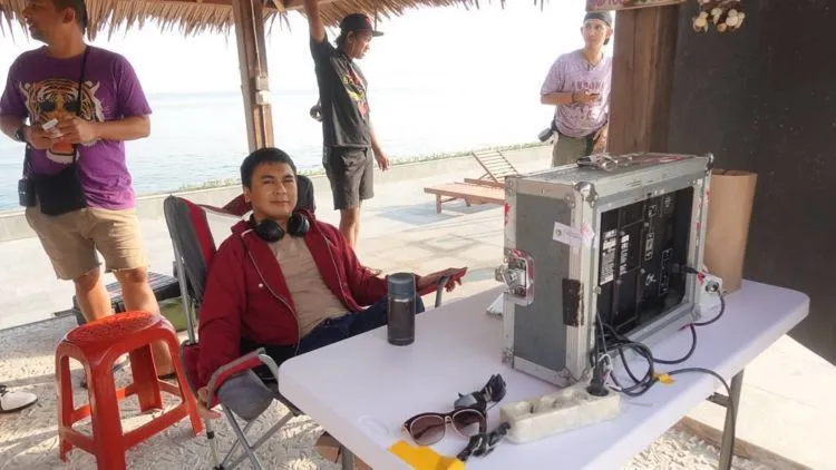 Penasaran Nih, Raditya Dika Malah Bikin Film Horor. Bakal Banyak Orang Populer Diceritakan Mati 4