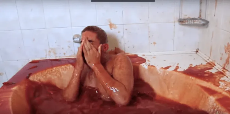 Berlagak Mandi di Bak Penuh Sambal Pedas, Orang Ini Kepanasan Nggak Karuan. Siapa Suruh Kurang Kerjaan ~ 4
