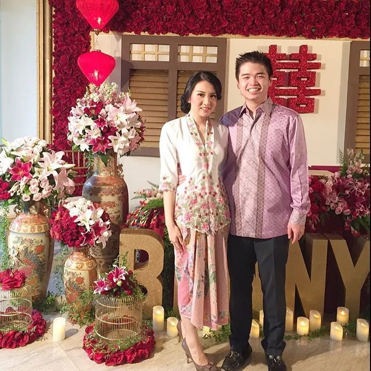 Siapa Bilang Kebaya Encim Cuma Cocok Untuk Emak-emak? Kamu Juga Bisa Pakai Lho, Bonus Cantik Menanti 26