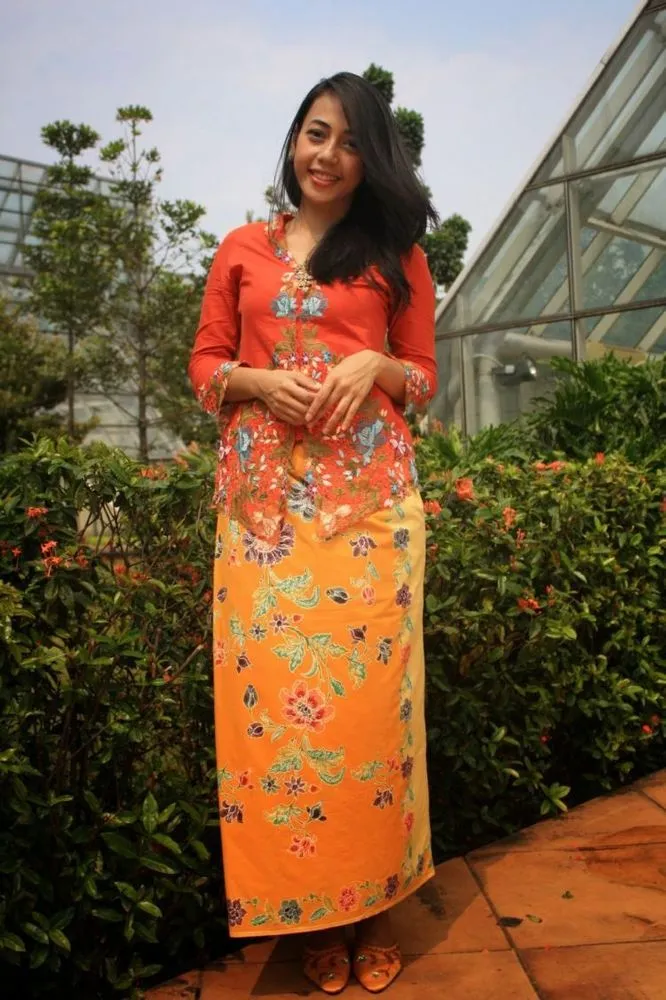 Siapa Bilang Kebaya Encim Cuma Cocok Untuk Emak-emak? Kamu Juga Bisa Pakai Lho, Bonus Cantik Menanti 18