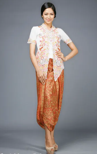 Siapa Bilang Kebaya Encim Cuma Cocok Untuk Emak-emak? Kamu Juga Bisa Pakai Lho, Bonus Cantik Menanti 19