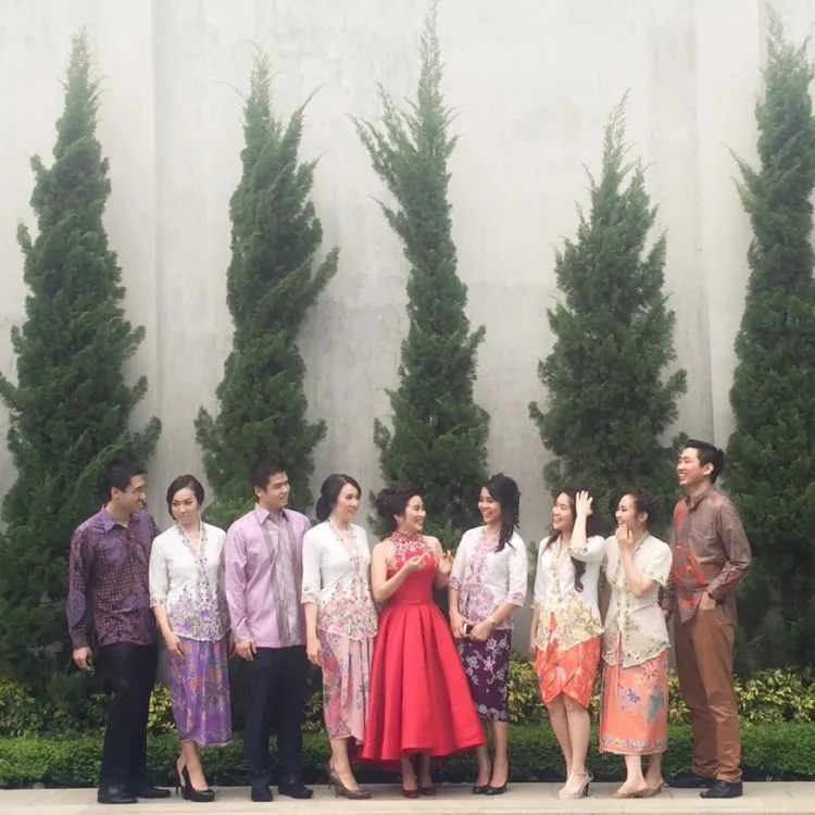 Siapa Bilang Kebaya Encim Cuma Cocok Untuk Emak-emak? Kamu Juga Bisa Pakai Lho, Bonus Cantik Menanti 21
