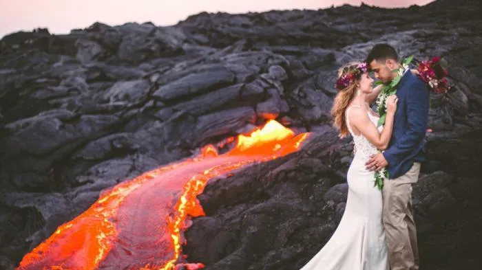 13 Foto Prewedding Ini Diambil dengan Menantang Bahaya. Cocok Buat Kamu yang Adrenaline Junkie! 17