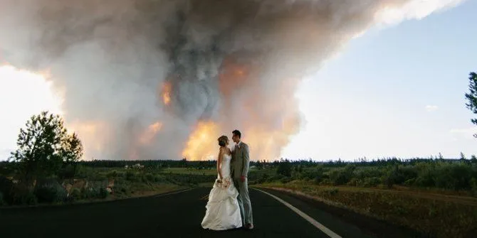 13 Foto Prewedding Ini Diambil dengan Menantang Bahaya. Cocok Buat Kamu yang Adrenaline Junkie! 23