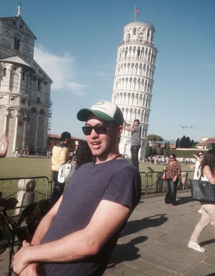 Cowok Ini Iseng Banget Ngerjain Turis yang Foto di Menara Pisa. Kocak dan Bikin Ngakak! 10