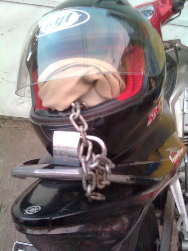 Terapkan 6+ Hal Sederhana Ini Agar Helmmu Nggak Raib Dibawa Maling. Demi Keamanan Nih! 12