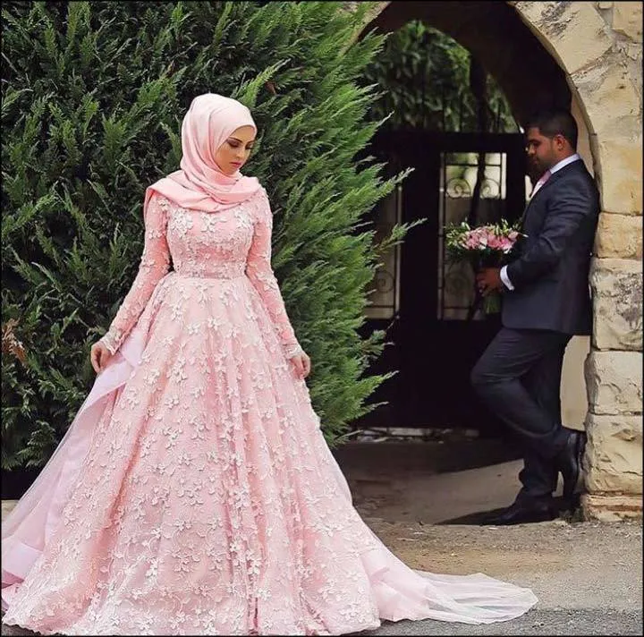 Gaun Pernikahan Hijab dari Berbagai Belahan Dunia yang Akan Buatmu Cantik ala Islami 20